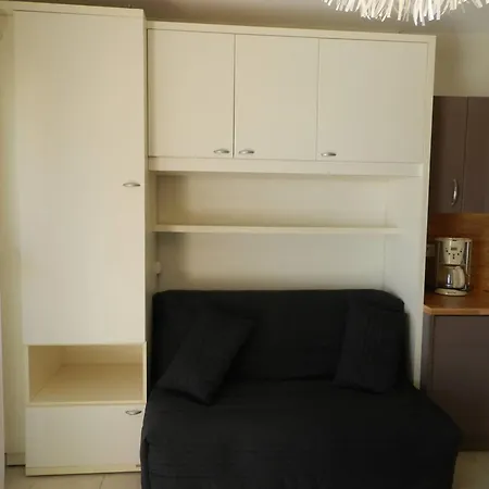 Apartment Le Lavandou, 1 Piece, 4 Personnes - Fr-1-251-606 Le Lavandou