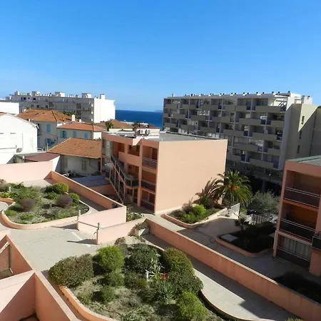 Le Lavandou, 1 Piece, 4 Personnes - Fr-1-251-606 Apartment *